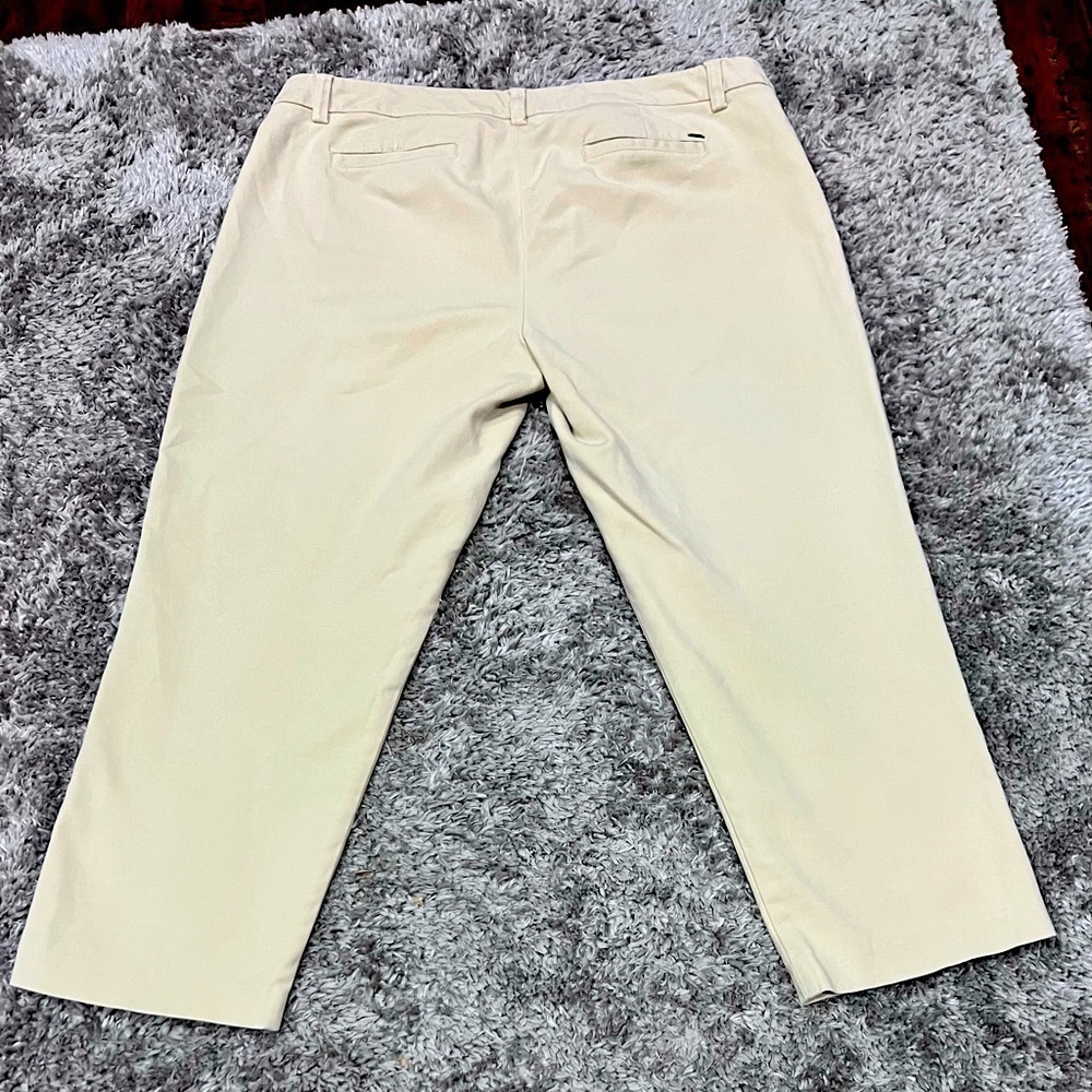 Tommy Hilfiger Waverly Slim Stretch Capri Pants. In great used condition.